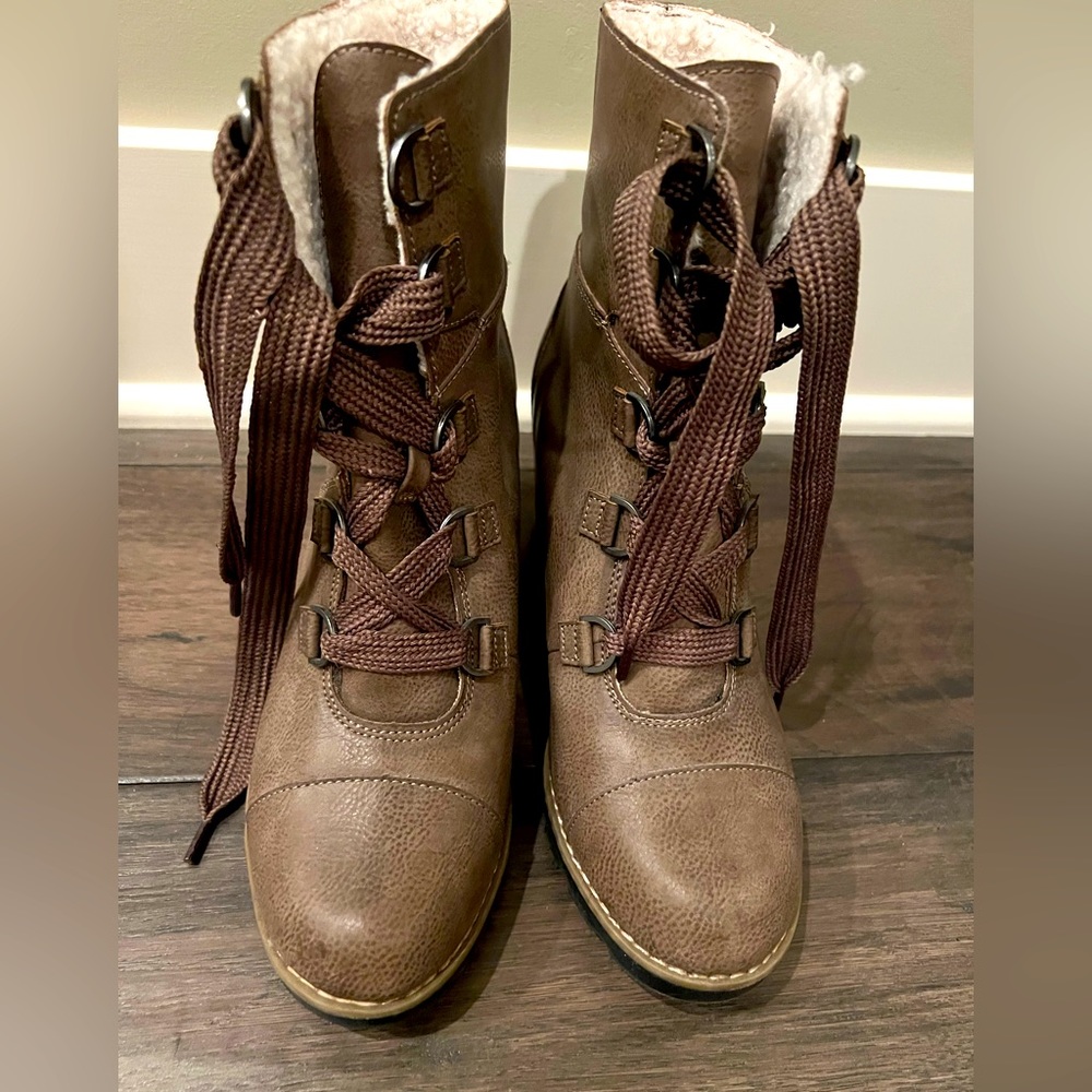 Boots with a wedge size 8.5 worn once